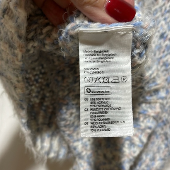 H&M DIVIDED MULTI PASTEL BLUE PINK & WHITE FUZZY SCOOP NECK SWEATER SIZE SMALL - Picture 7 of 7